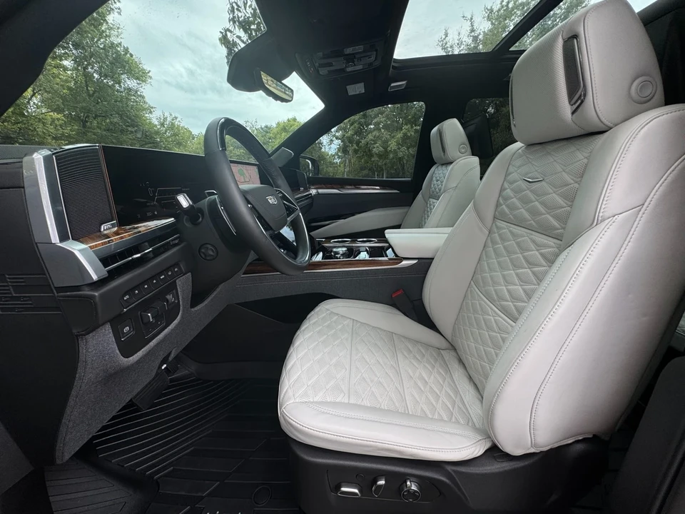 2025 Cadillac Escalade 5th Gen - Image 9 of 21
