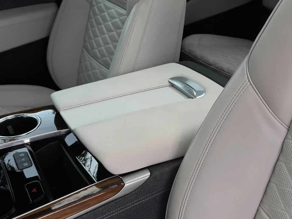2025 Cadillac Escalade 5th Gen - Image 13 of 21