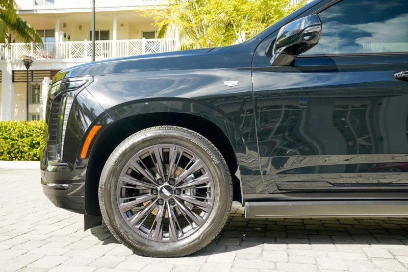 2025 Cadillac Escalade 5th Gen - Image 14 of 21