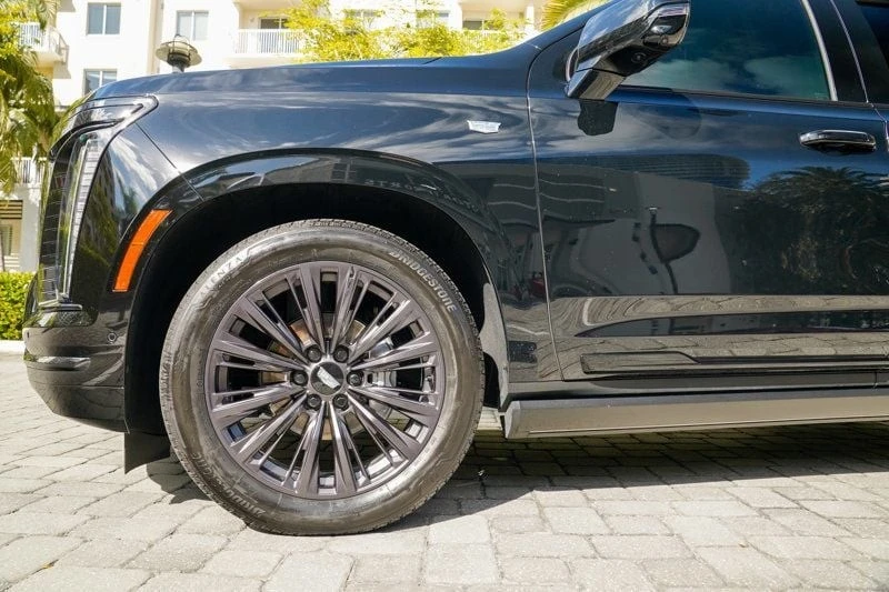 2025 Cadillac Escalade 5th Gen - Image 12 of 21