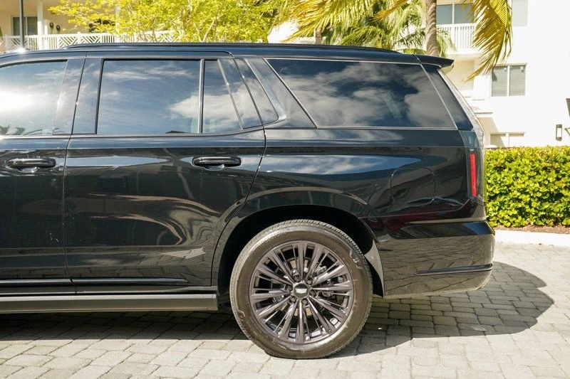 2025 Cadillac Escalade 5th Gen - Image 16 of 21