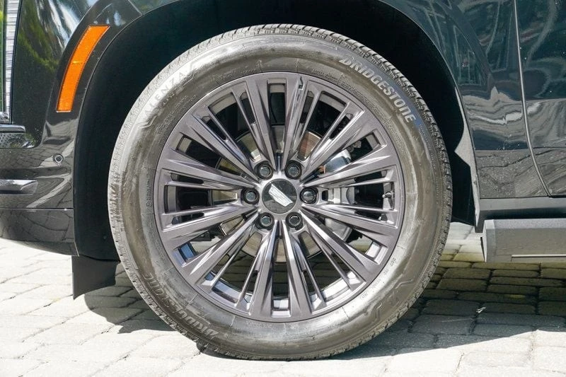 2025 Cadillac Escalade 5th Gen - Image 13 of 21