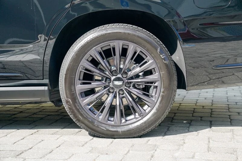 2025 Cadillac Escalade 5th Gen - Image 17 of 21