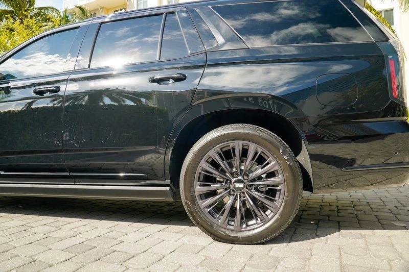 2025 Cadillac Escalade 5th Gen - Image 18 of 21
