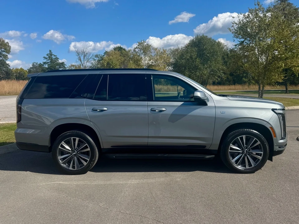 2025 Cadillac Escalade 5th Gen - Image 7 of 12