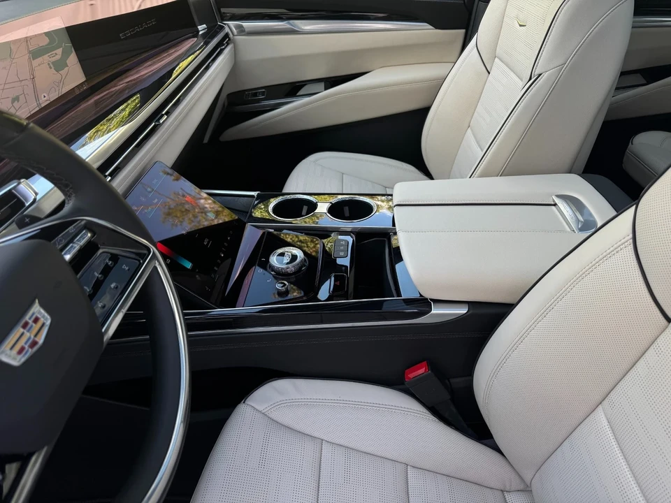 2025 Cadillac Escalade 5th Gen - Image 12 of 12