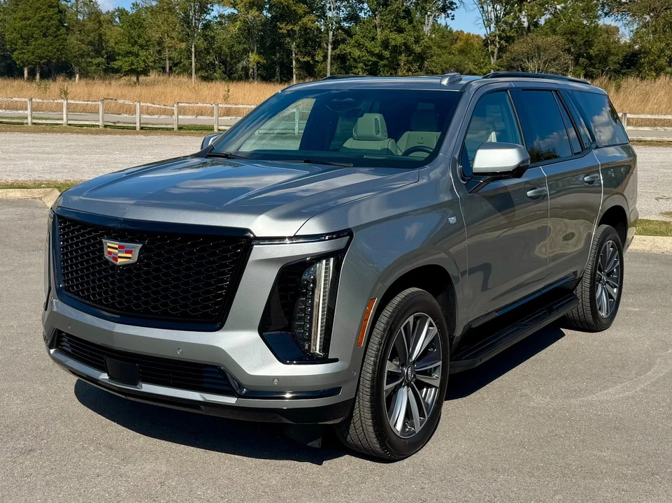 2025 Cadillac Escalade 5th Gen - Image 2 of 12