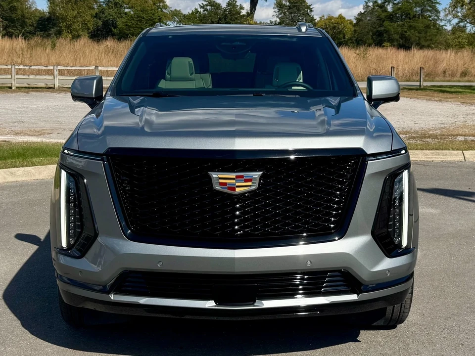 2025 Cadillac Escalade 5th Gen - Image 5 of 12