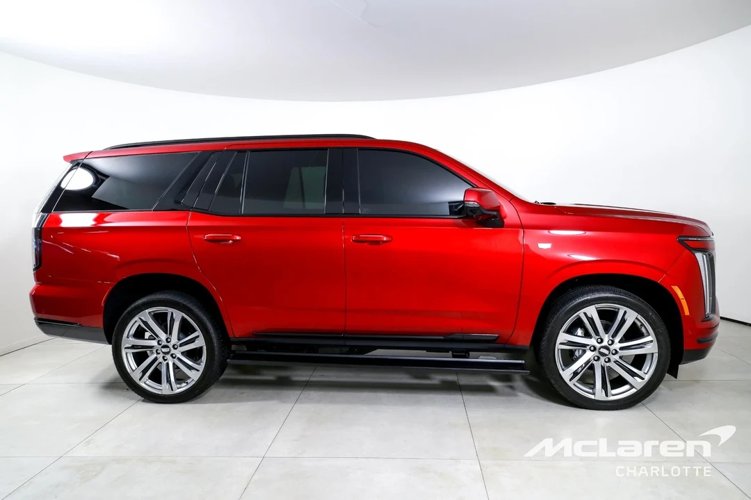 2025 Cadillac Escalade 5th Gen - Image 9 of 12