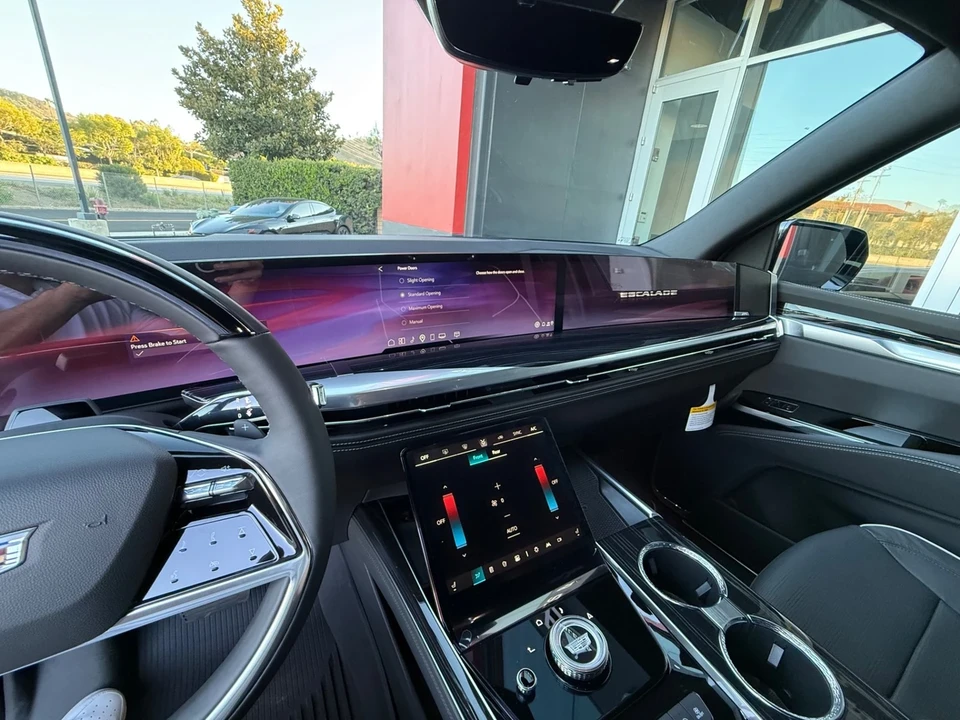 2025 Cadillac Escalade 5th Gen - Image 20 of 21