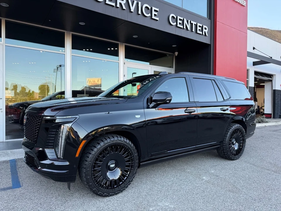 2025 Cadillac Escalade 5th Gen - Image 7 of 21
