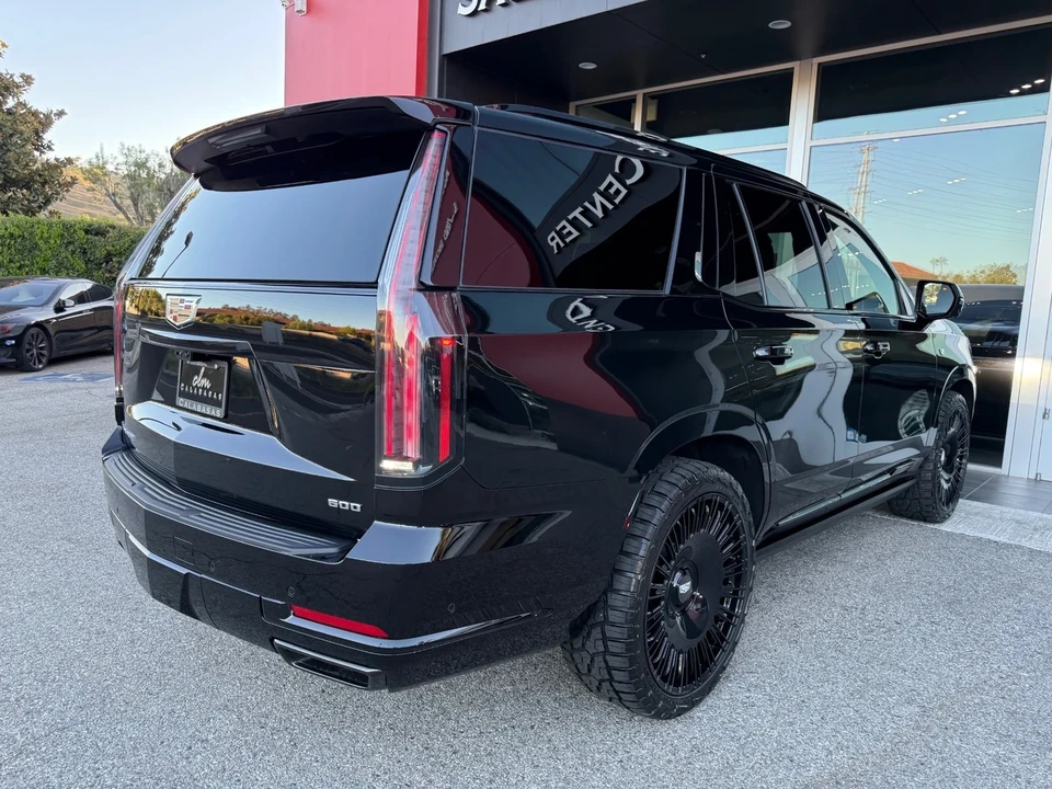 2025 Cadillac Escalade 5th Gen - Image 14 of 21
