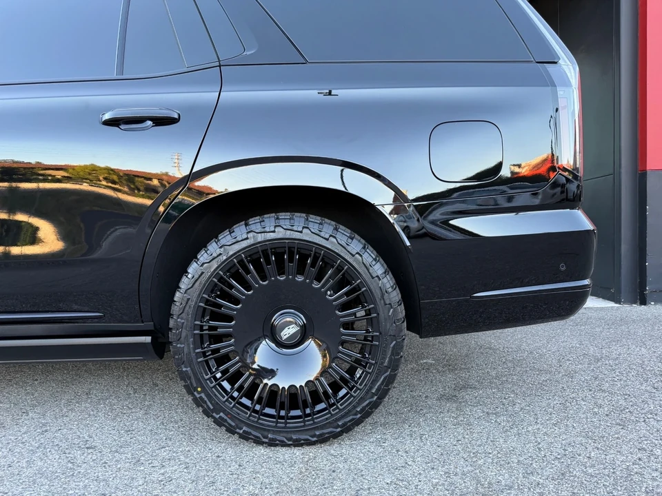 2025 Cadillac Escalade 5th Gen - Image 12 of 21