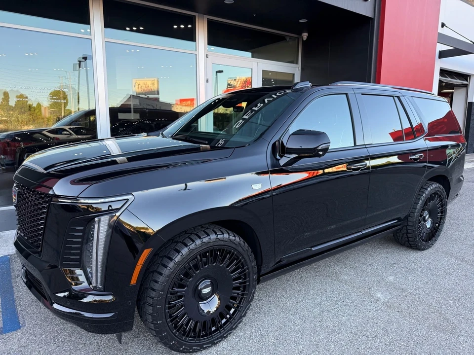 2025 Cadillac Escalade 5th Gen - Image 10 of 21