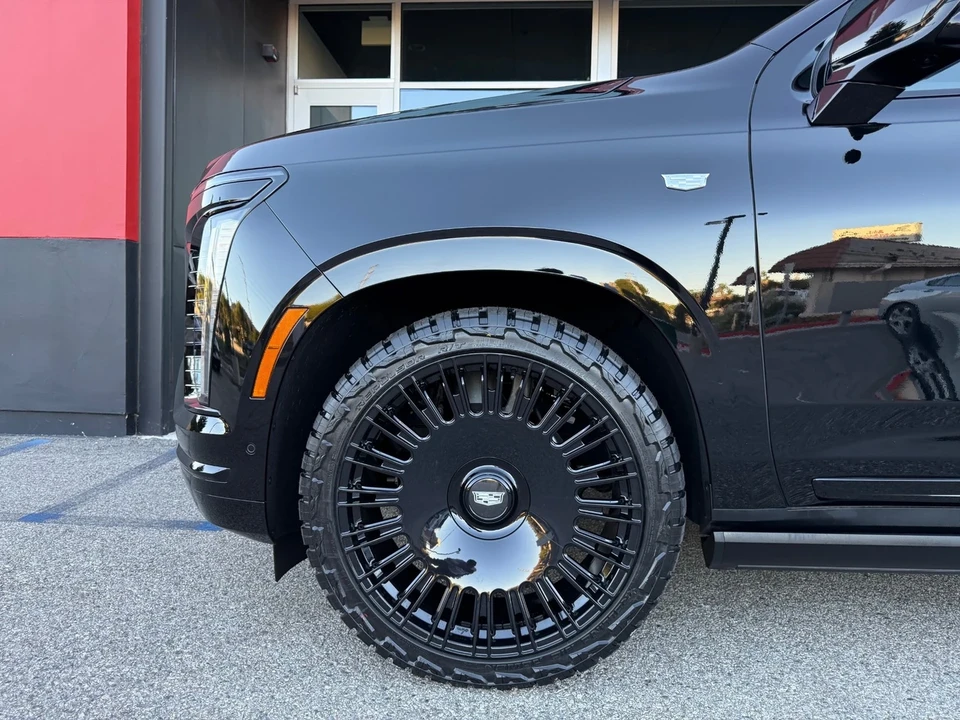 2025 Cadillac Escalade 5th Gen - Image 11 of 21