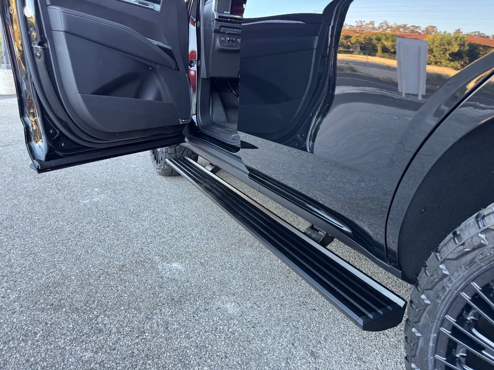 2025 Cadillac Escalade 5th Gen - Image 19 of 21
