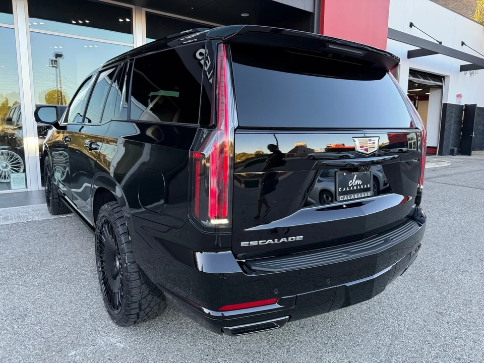 2025 Cadillac Escalade 5th Gen - Image 15 of 21