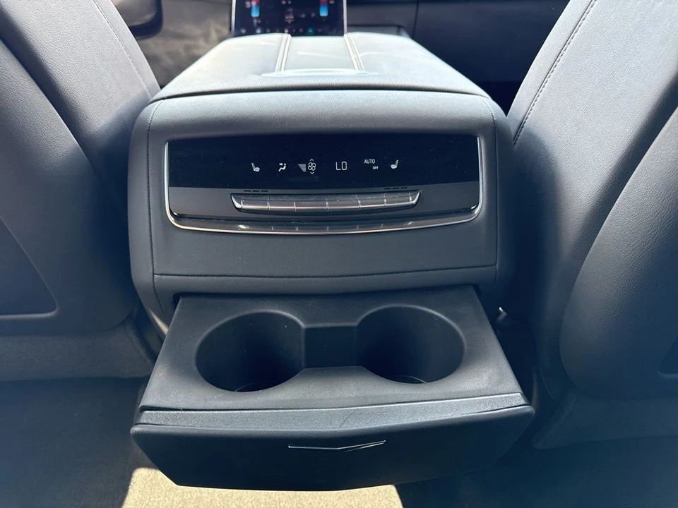 2025 Cadillac Escalade 5th Gen - Image 14 of 21