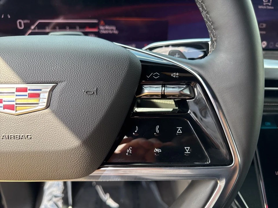 2025 Cadillac Escalade 5th Gen - Image 19 of 21
