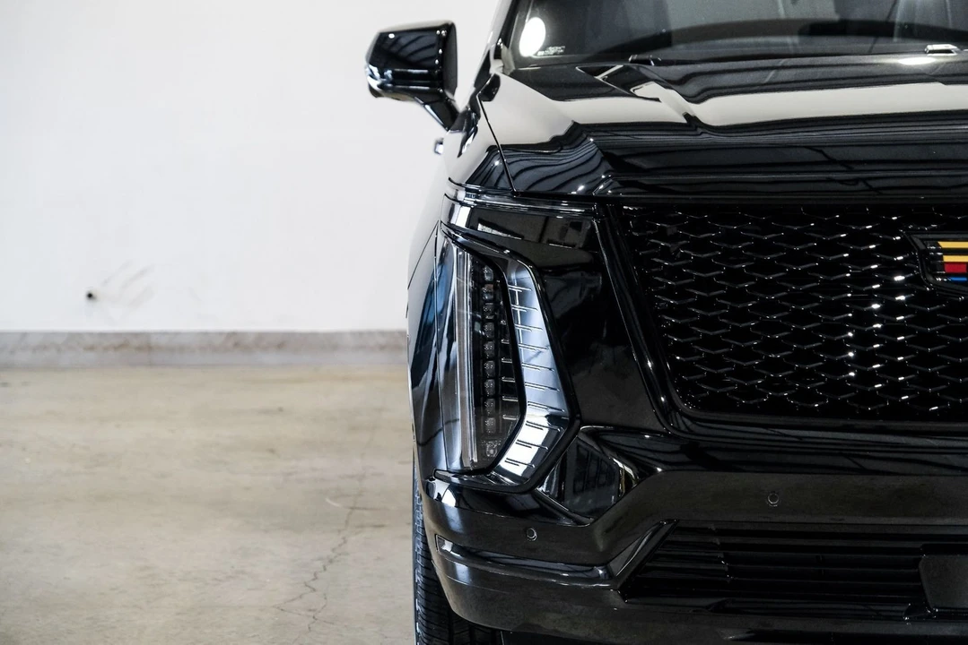 2025 Cadillac Escalade 5th Gen - Image 4 of 12
