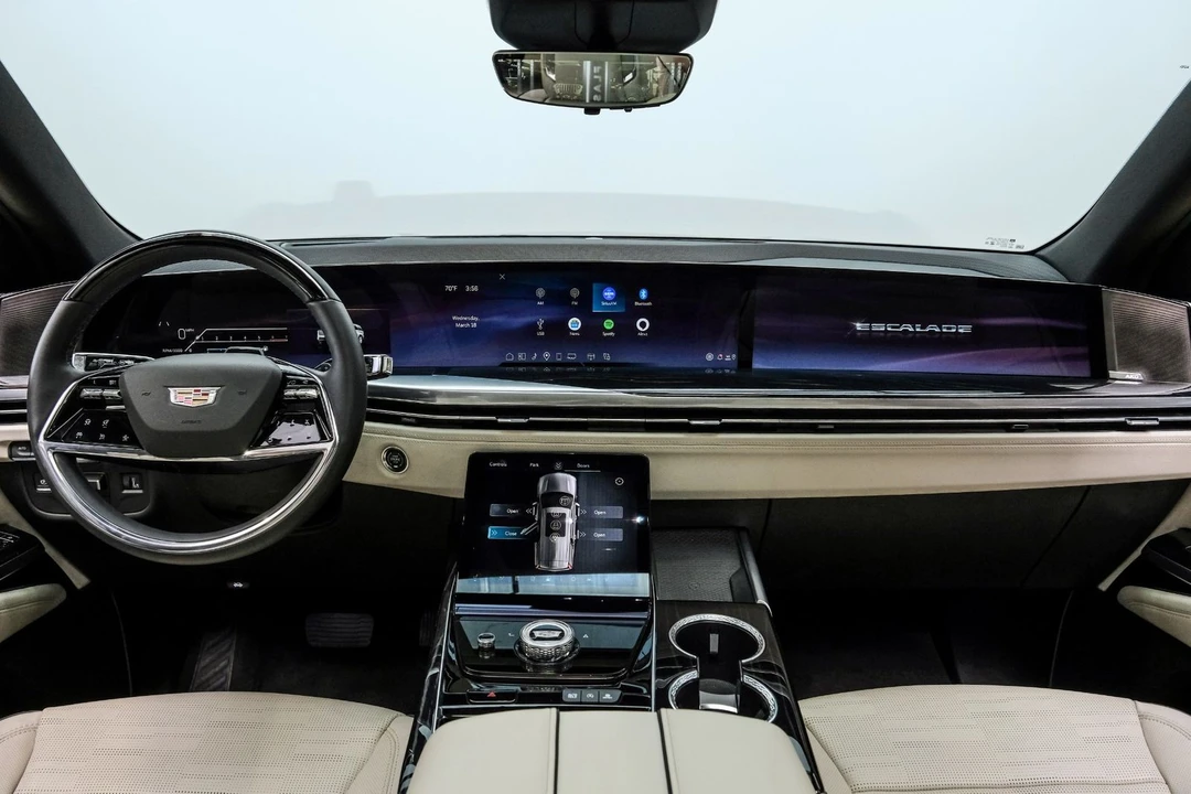 2025 Cadillac Escalade 5th Gen - Image 11 of 12