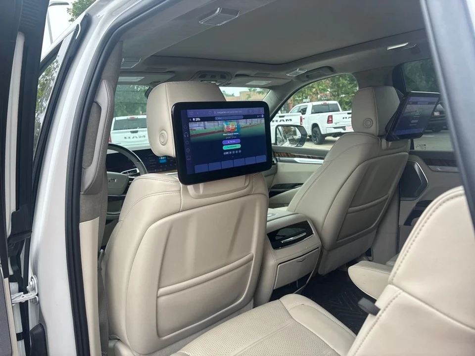 2025 Cadillac Escalade 5th Gen - Image 8 of 12