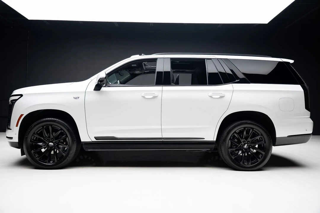 2025 Cadillac Escalade 5th Gen - Image 15 of 21