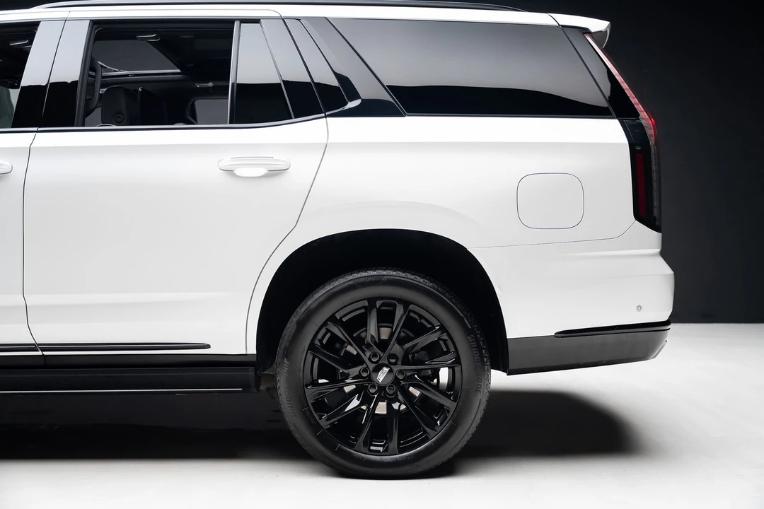 2025 Cadillac Escalade 5th Gen - Image 18 of 21