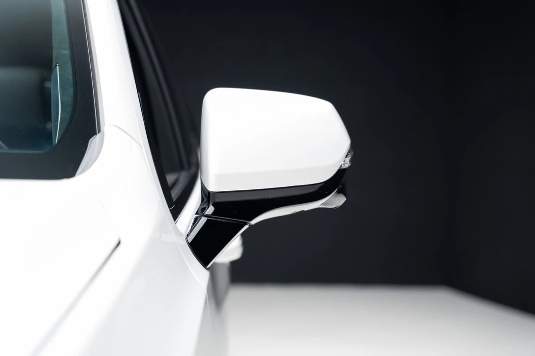 2025 Cadillac Escalade 5th Gen - Image 13 of 21