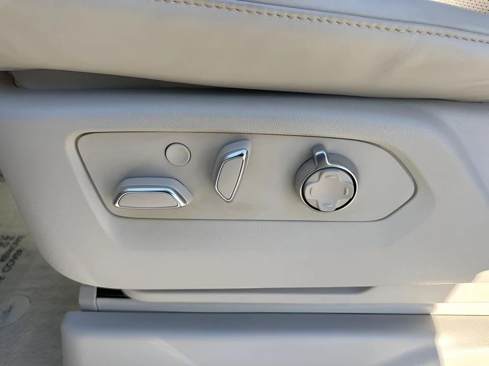 2025 Cadillac Escalade 5th Gen - Image 10 of 12