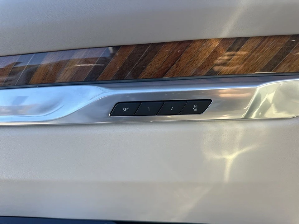 2025 Cadillac Escalade 5th Gen - Image 11 of 12