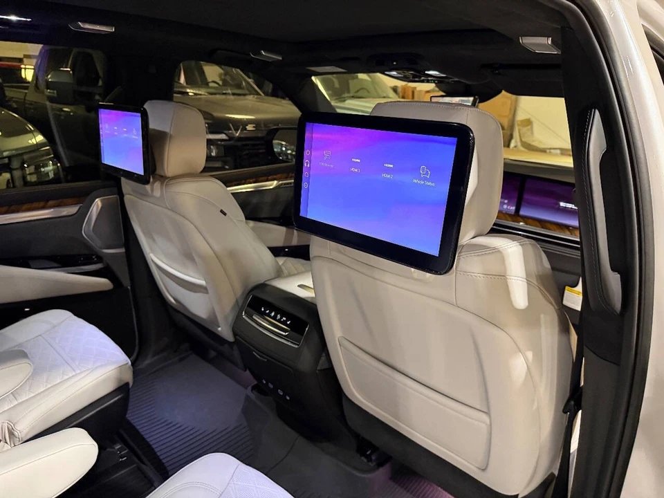 2025 Cadillac Escalade 5th Gen - Image 4 of 12