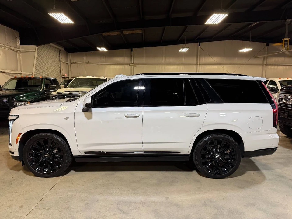2025 Cadillac Escalade 5th Gen - Image 5 of 12