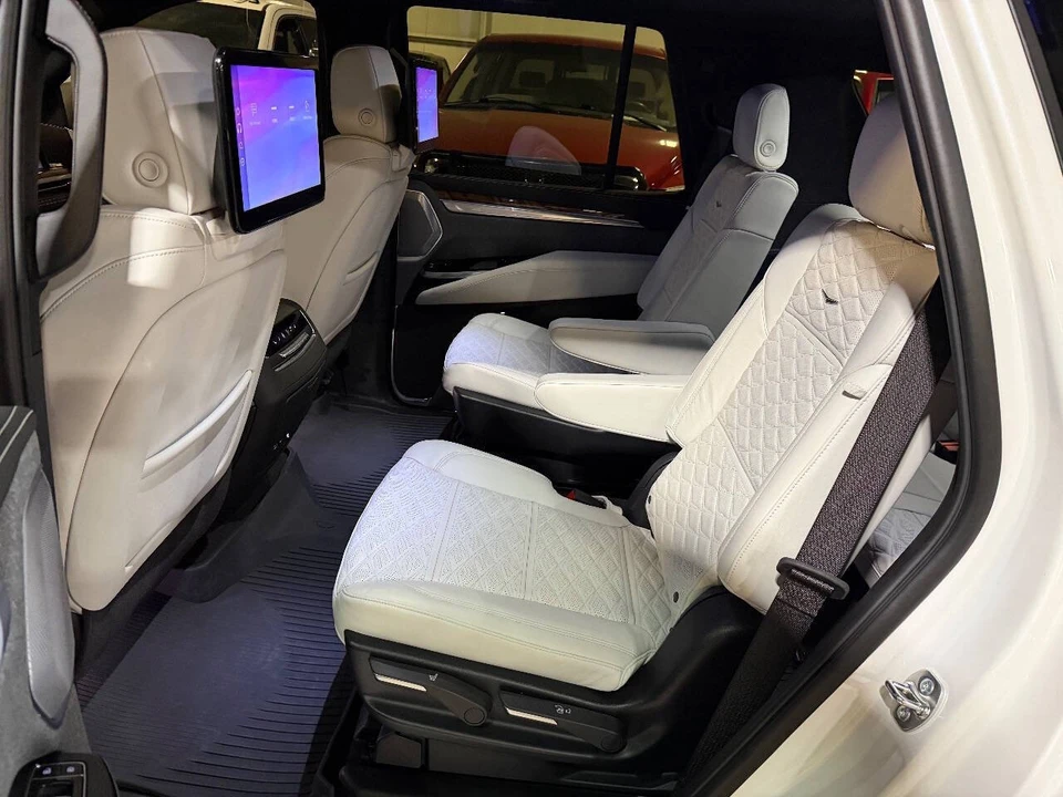 2025 Cadillac Escalade 5th Gen - Image 9 of 12