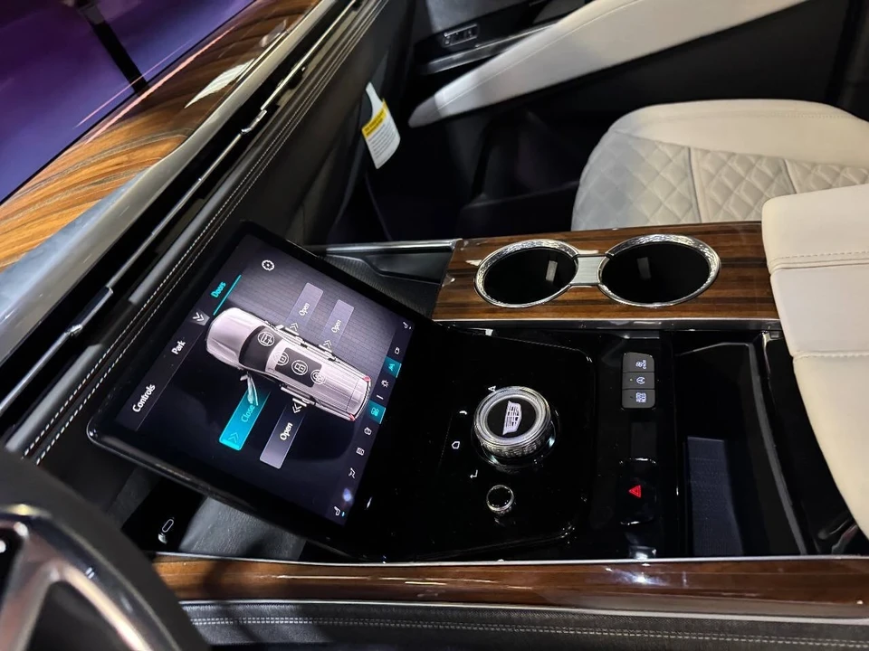2025 Cadillac Escalade 5th Gen - Image 9 of 12
