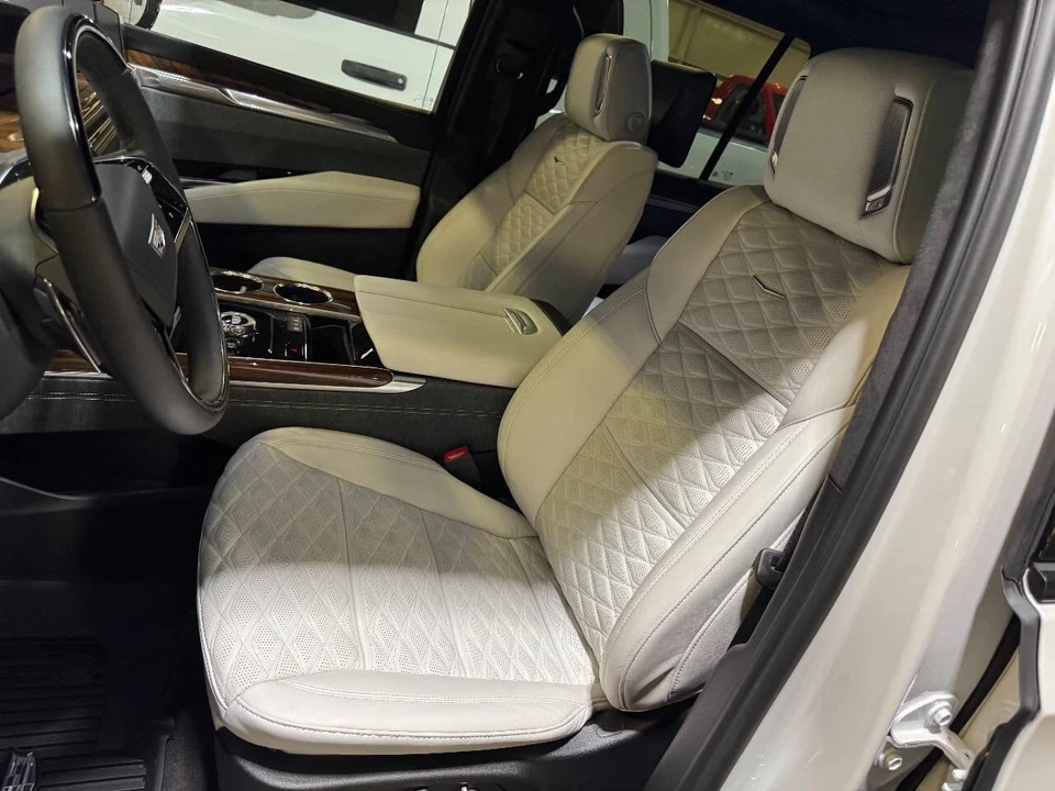 2025 Cadillac Escalade 5th Gen - Image 7 of 12