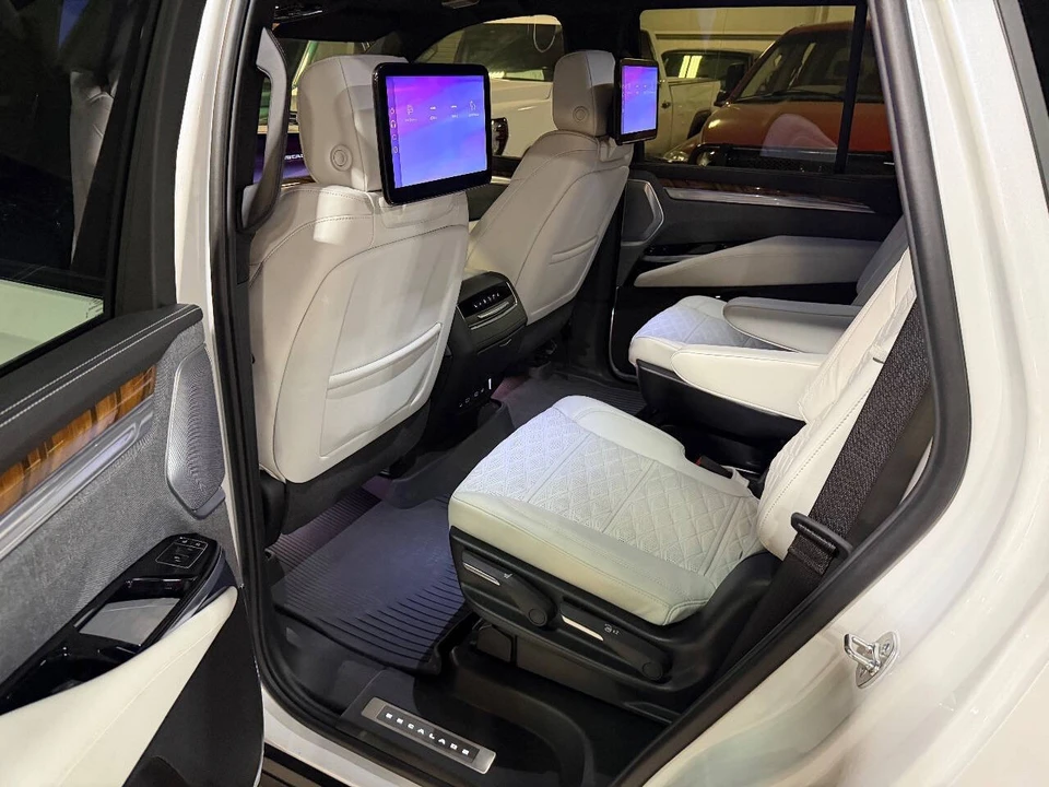2025 Cadillac Escalade 5th Gen - Image 12 of 12