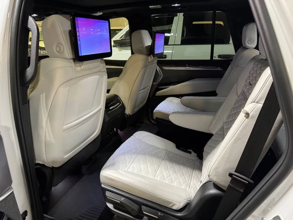 2025 Cadillac Escalade 5th Gen - Image 4 of 12
