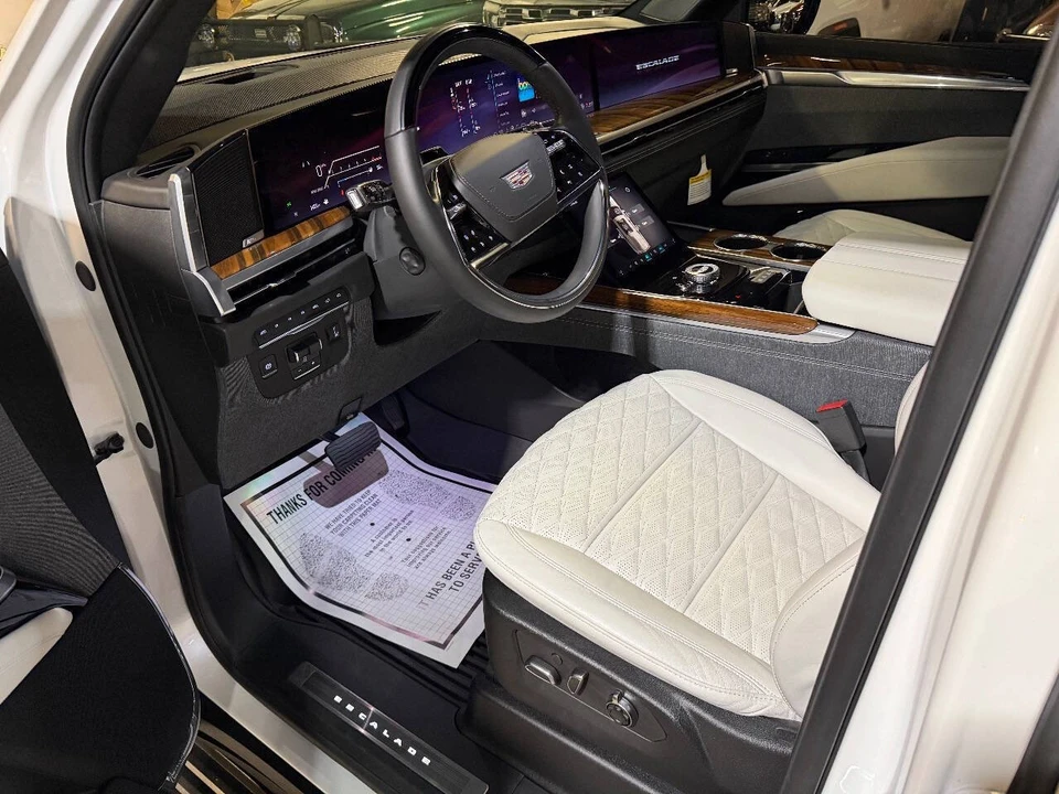 2025 Cadillac Escalade 5th Gen - Image 7 of 12