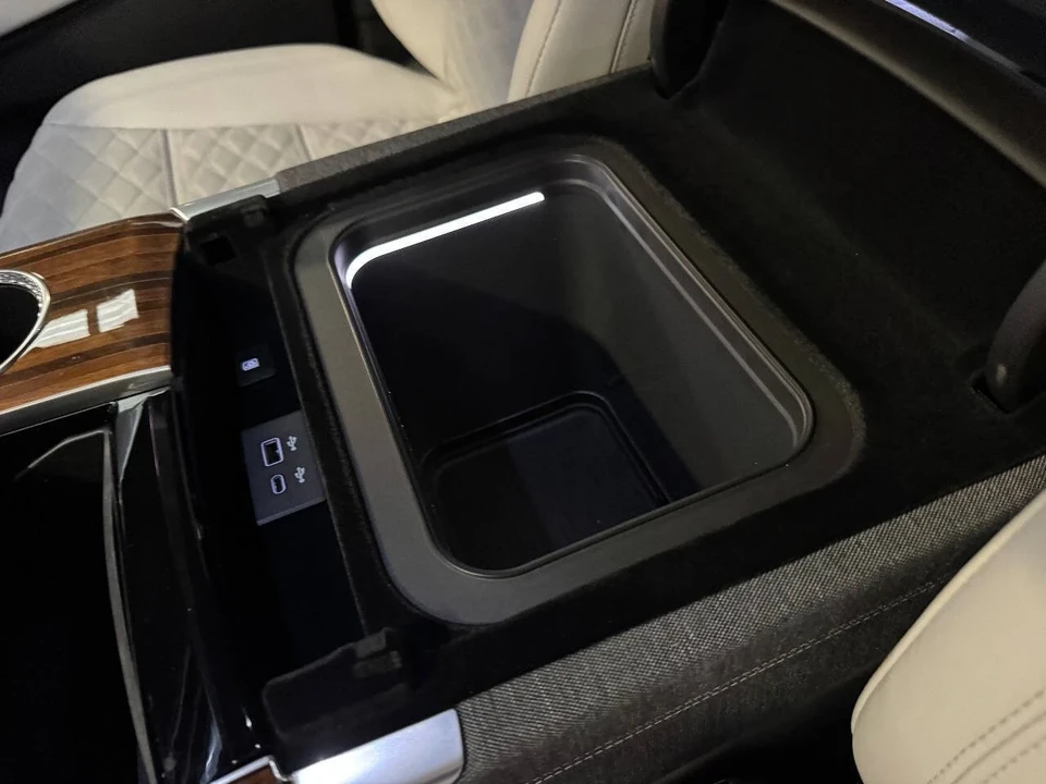 2025 Cadillac Escalade 5th Gen - Image 10 of 12