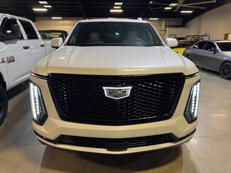 2025 Cadillac Escalade 5th Gen - Image 11 of 12