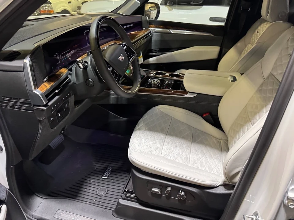 2025 Cadillac Escalade 5th Gen - Image 3 of 12