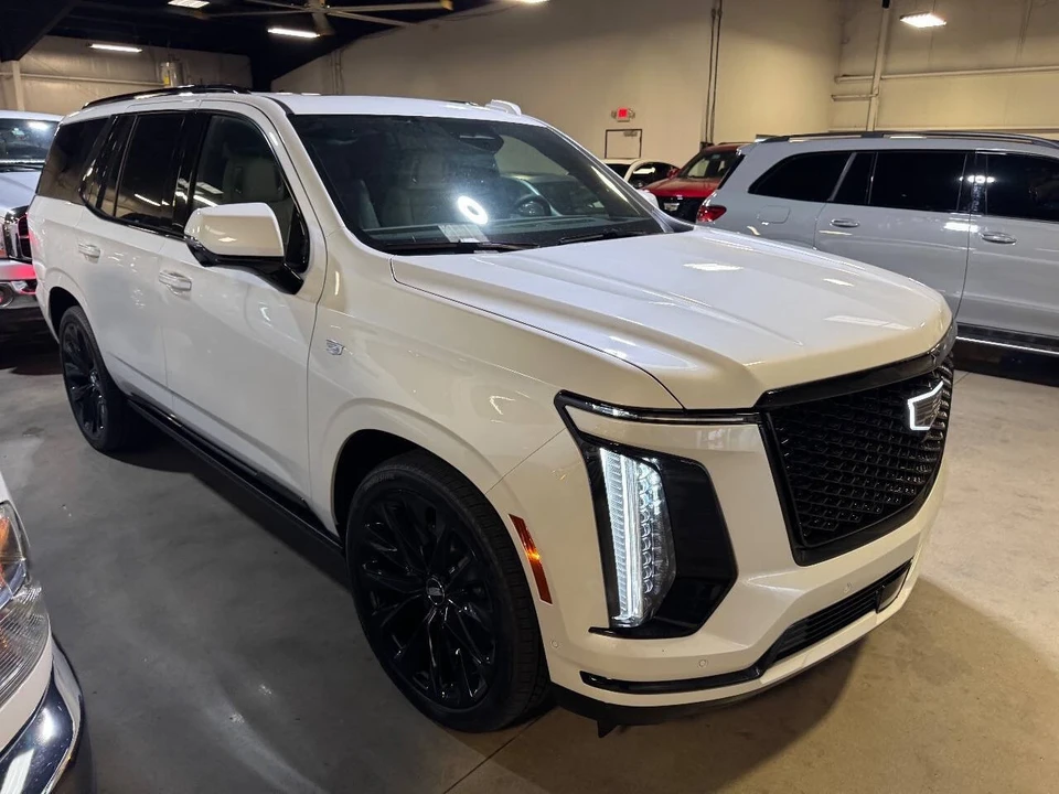 2025 Cadillac Escalade 5th Gen - Image 5 of 12