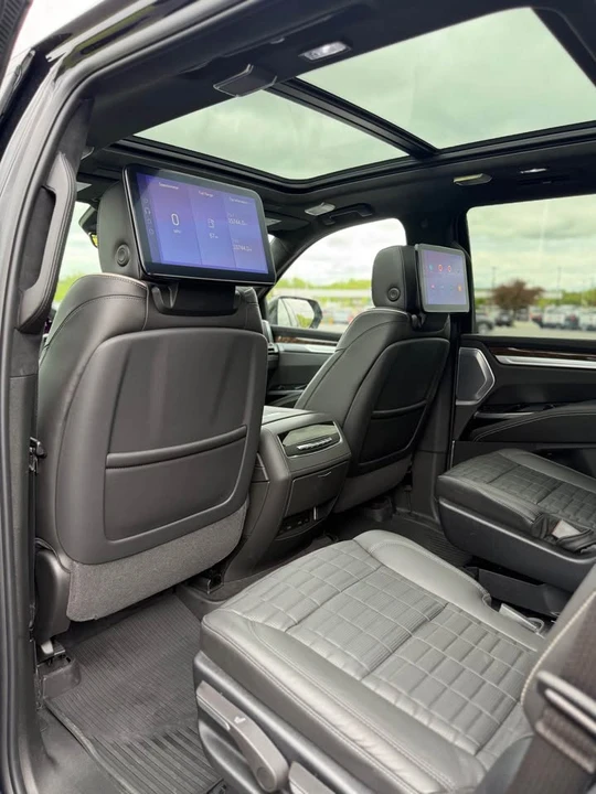 2025 Cadillac Escalade 5th Gen - Image 7 of 10