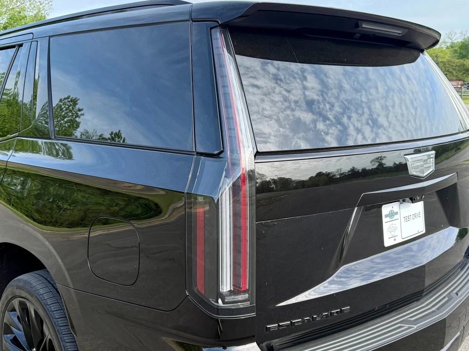 2025 Cadillac Escalade 5th Gen - Image 13 of 21