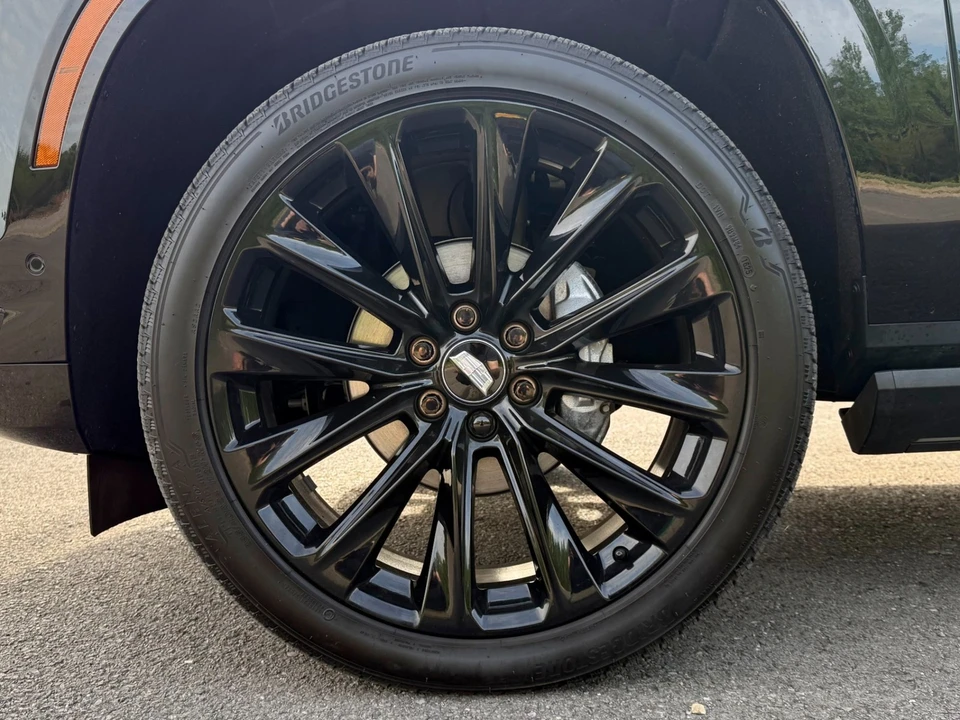 2025 Cadillac Escalade 5th Gen - Image 17 of 21