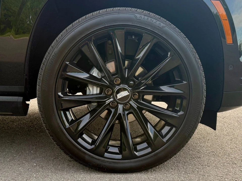 2025 Cadillac Escalade 5th Gen - Image 15 of 21