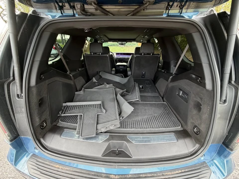2025 Cadillac Escalade 5th Gen - Image 7 of 7