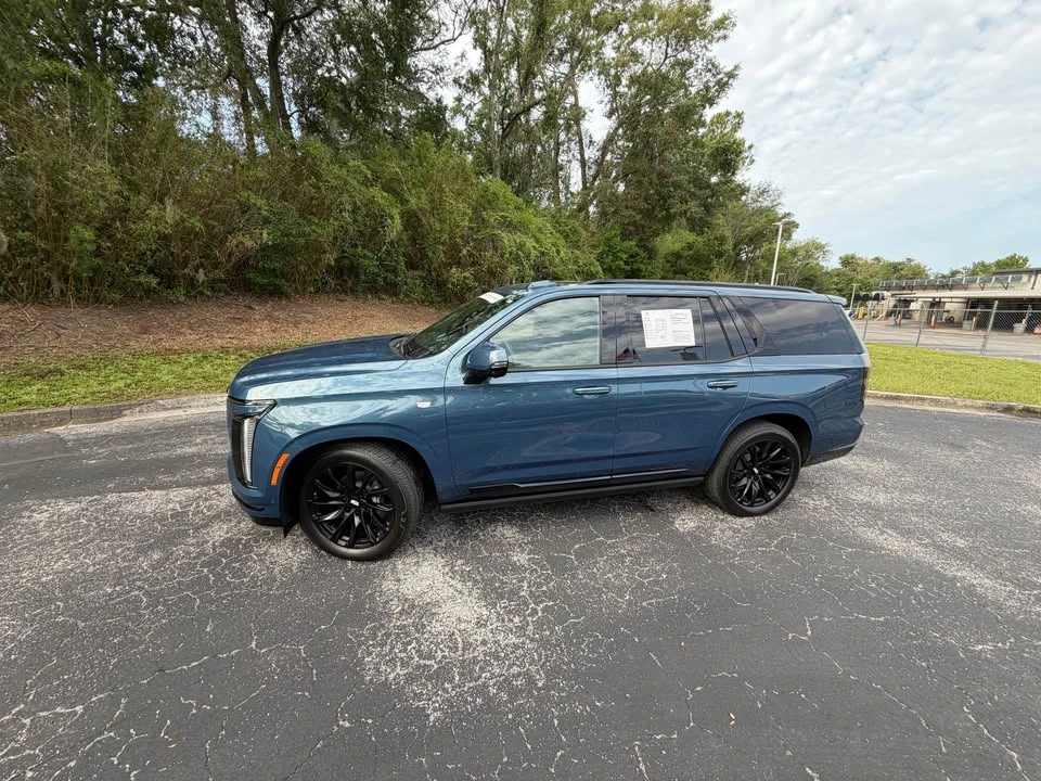 2025 Cadillac Escalade 5th Gen - Image 2 of 7