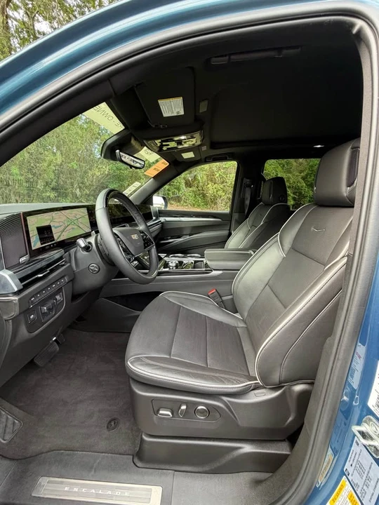 2025 Cadillac Escalade 5th Gen - Image 5 of 7